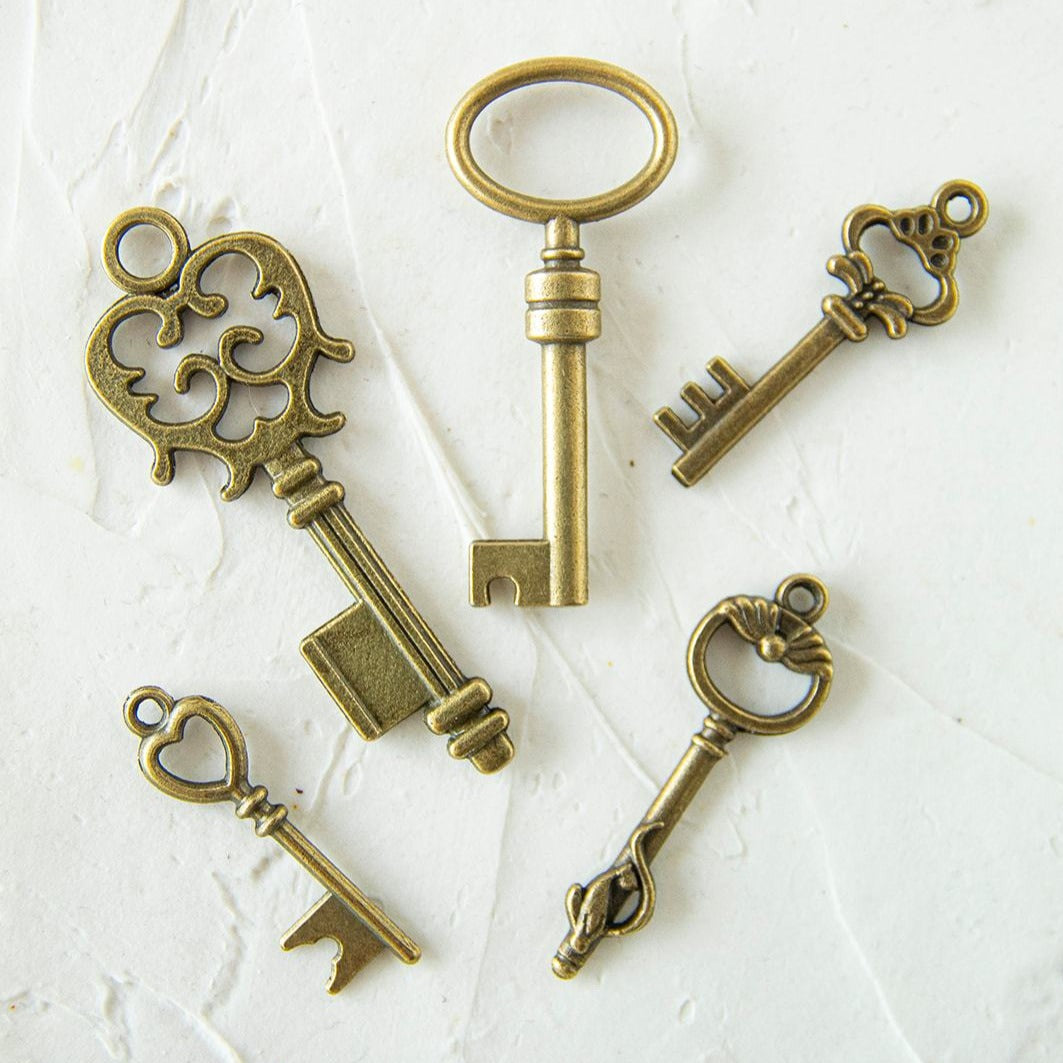 Vintage Russwin Keys, Lot of 5 Vintage Bronze Keys, Made in USA, Collectors  Key, Key Charms, Ornate Fancy Antique Keys 